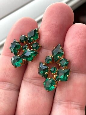 Vtg goldtone & emerald green glass (?) West German screwback earrings Art Deco